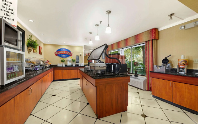 Baymont By Wyndham Gainesville I-75