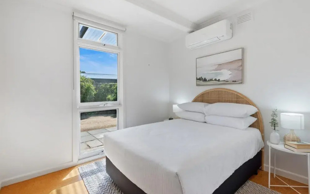 Spacious Coastal 4-bed Steps From the Sand