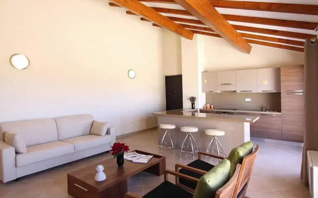 Garden-side Apartment in Salina Bay