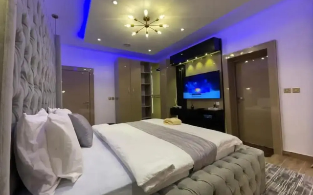 Modern Luxury 3 Bed With Pool & Gym in Lekki