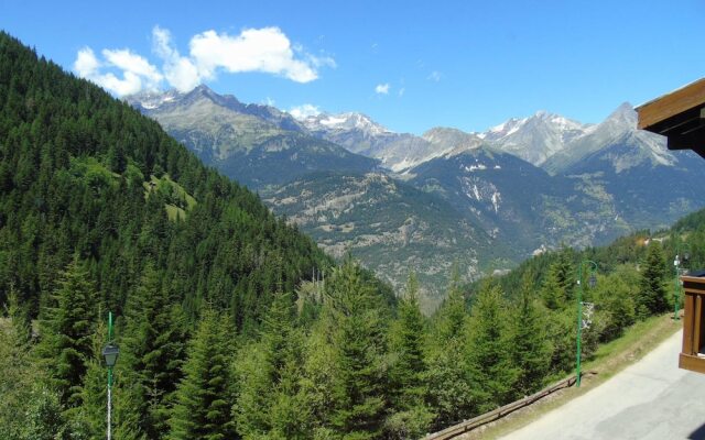 Lou Services Apartment CHAR11 LSI 001