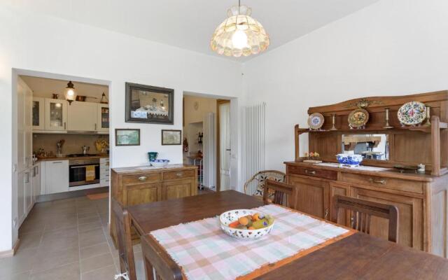 Como Lake Cosy Flat with Garden and Parking