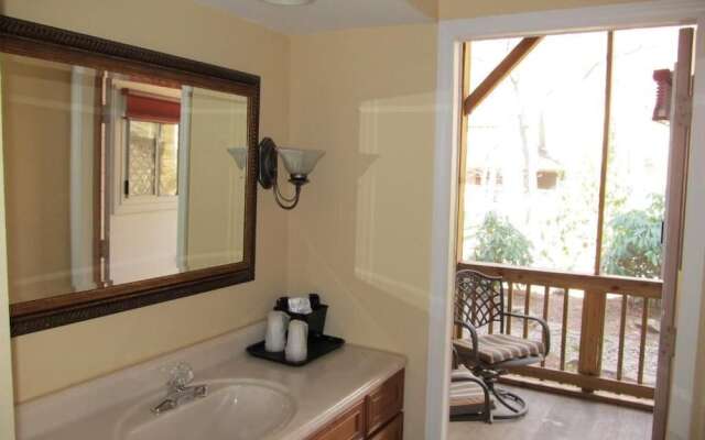 Jonathan Creek Inn and Villas