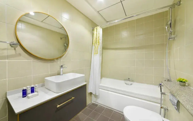 Maison Privee - High-Floor Trendy Apt w/ Marina, Palm & Ocean Vws