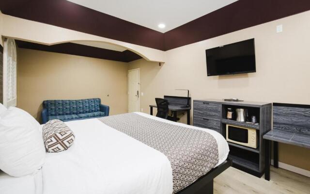 Sapphire Inn & Suites