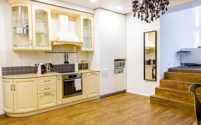 Majestic 1BD Old Town Apartment by Hostlovers