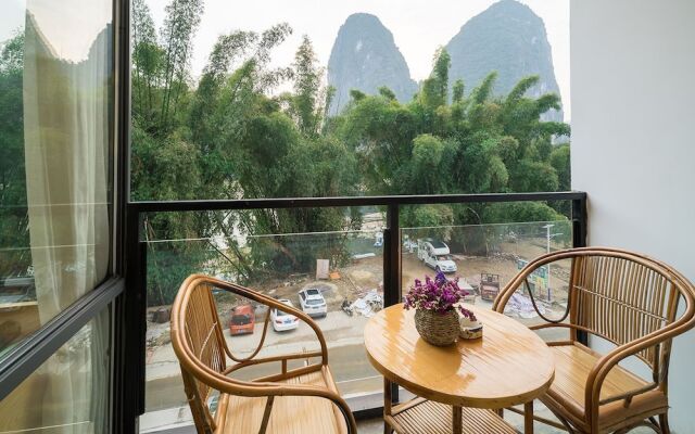 CTN LiRiver Boutique Hotel