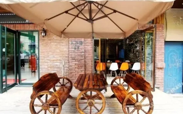 Mancheng International Youth Hostel