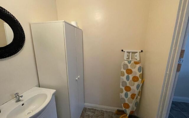A Furnished Ensuite Apartment for Rent in Patchway