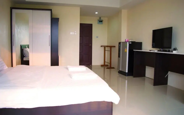 Nantharom Hotel and Restaurant