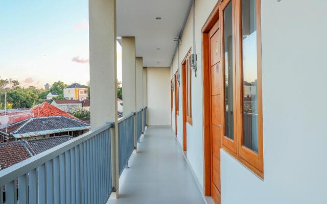 OYO 1200 Kencana Residence