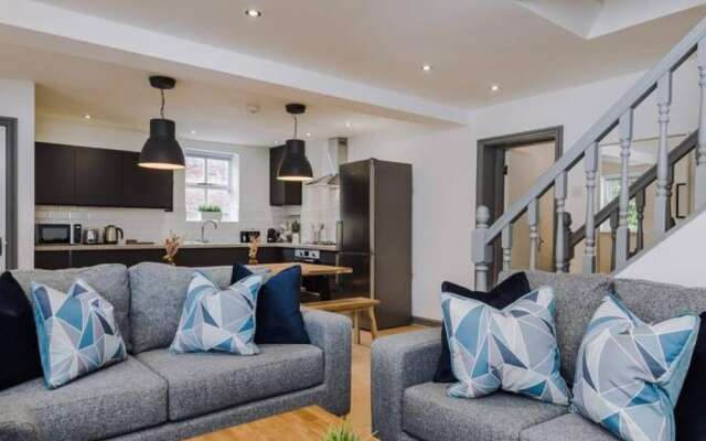 Host Apartments The Roscoe Coach House