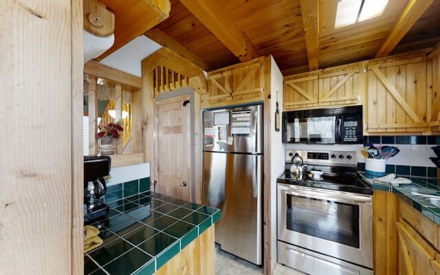 Alpine Vista - 3 Br cabin by RedAwning