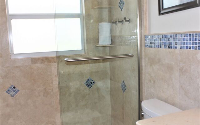 Jamaica Royale 004 - 1 Br Condo