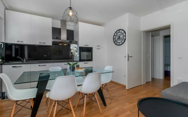 Amazing Apartment in Dramalj With 2 Bedrooms and Wifi