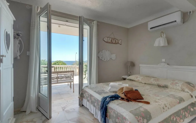 Luxury Villa with Jacuzzi in Les Issambres