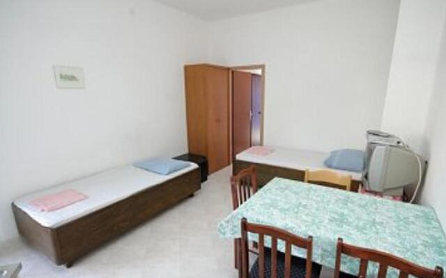 Apartments Angela Ližnjan