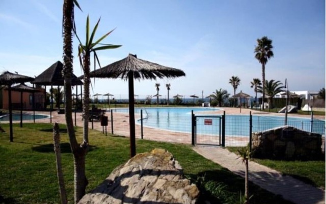Apartment 2 Bedrooms With Pool 103424