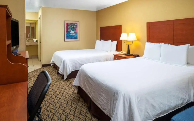 Days Inn and Suites Scottsdale