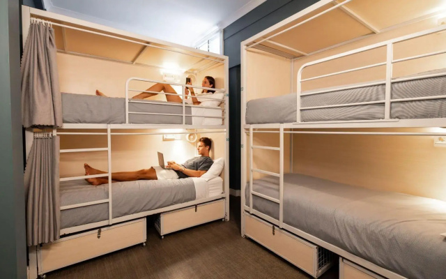 Stoke Beach House - Hostel