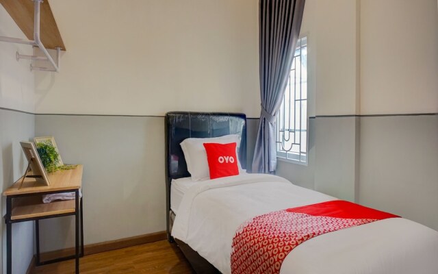 Super OYO 93064 Alhesa Residence