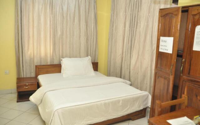 Ideal Hotel