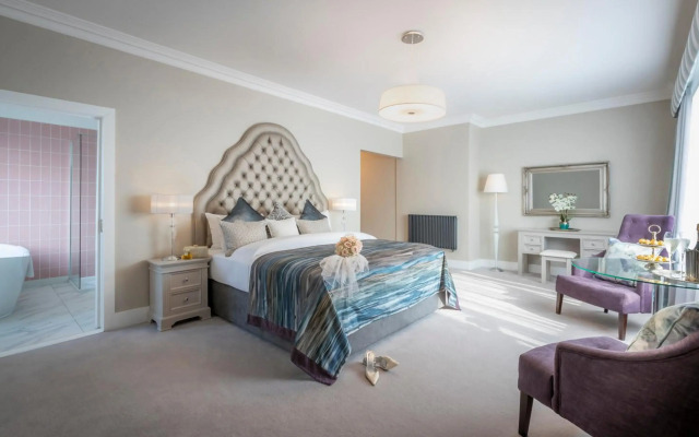Shoreline Hotel