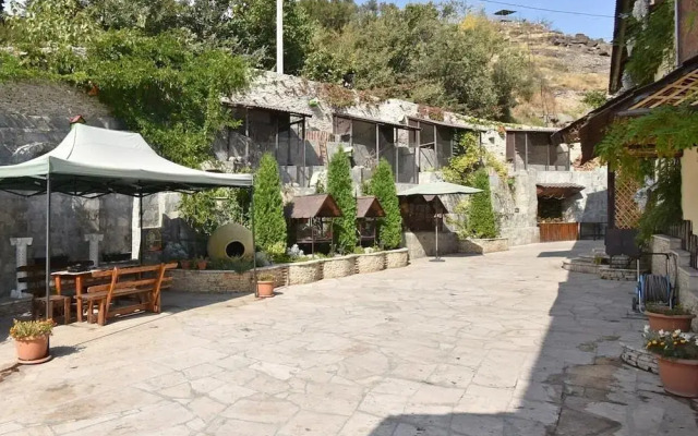 Li-Em Fauna Hostel