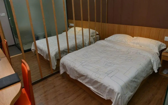 Super 8 Beijing Chaoyang Park Dongfeng South Road Hotel