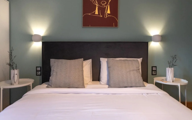 Phaedrus Living: City Center Luxury Flat Iofontos