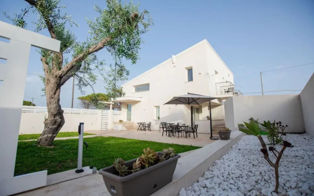 IzzHome Bella Vita Apartment