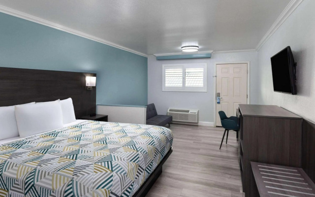 Travelodge by Wyndham Lemoore Near Naval Air Station