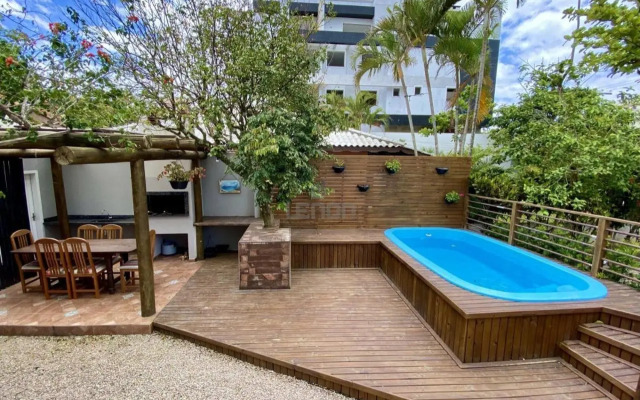 272 - Excelente apto 02 dormitórios em Mariscal