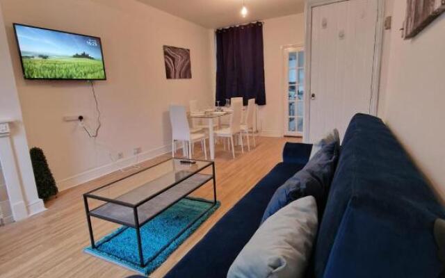 Lovely 3-bed House in Dartford