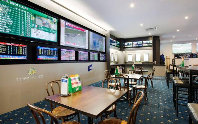 Nightcap at Shoppingtown Hotel