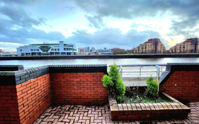 Charming Home Overlooking River Clyde