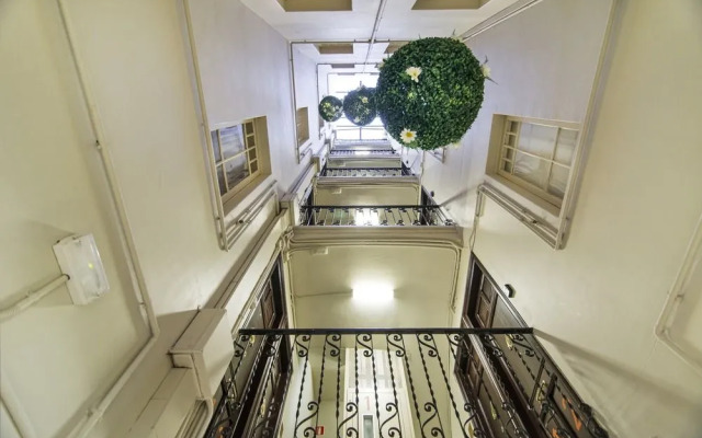 Happy People Gaudi Sant Pau Apartments