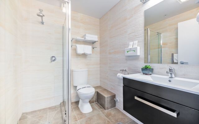 Quality Suites Alexander Inn