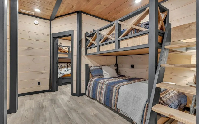 Pigeon Forge Large Cabins