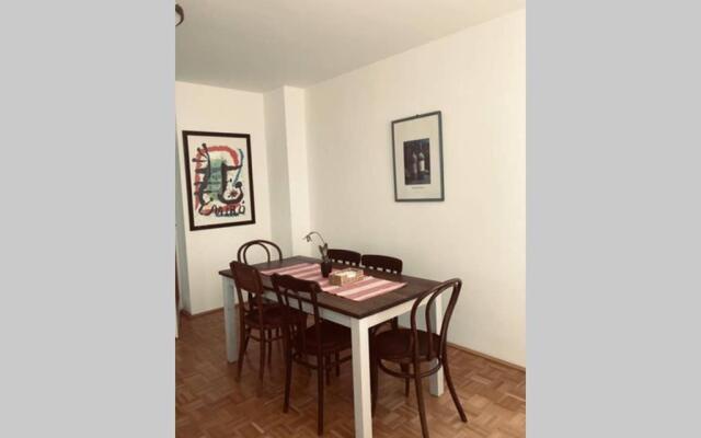 Mitten im Achten. Zentrale Wohnung in Wien
