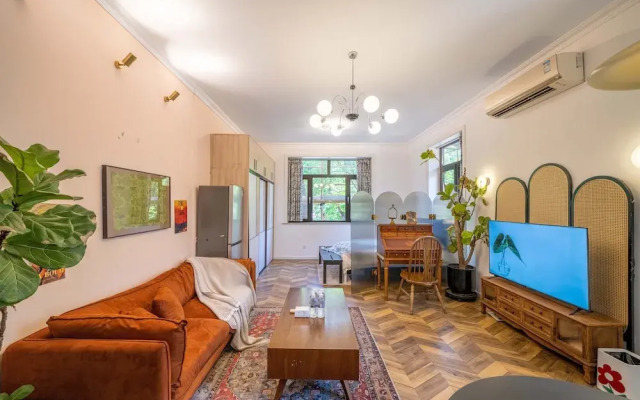 Book and Bed-Jingan Temple