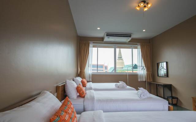 Feung Nakorn Balcony Rooms and Cafe