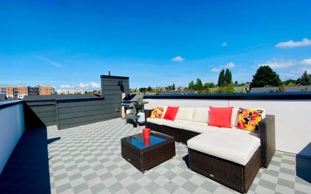 Modern Ballard Townhouse - 92 Walkscore & Rooftop!