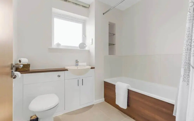 3-bed Greenhithe Retreat Garden Near Bluewater