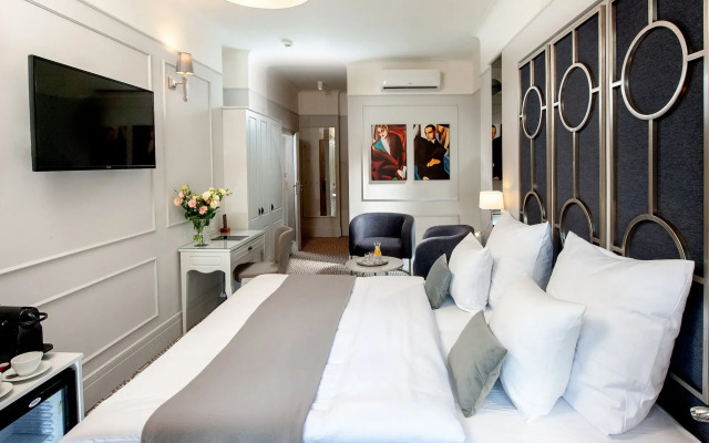 Amber Design Residence