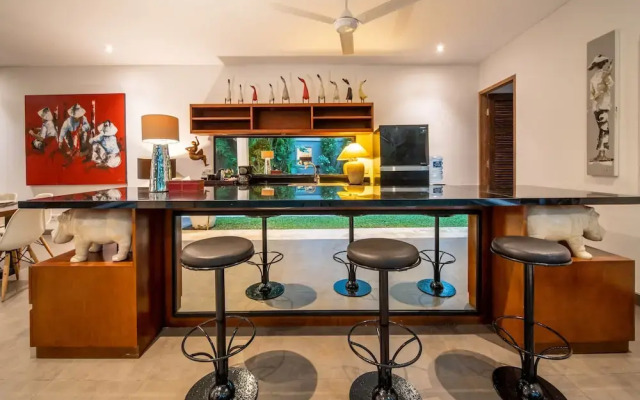 Colorful Private Villa 3 BR, Seminyak With Staff