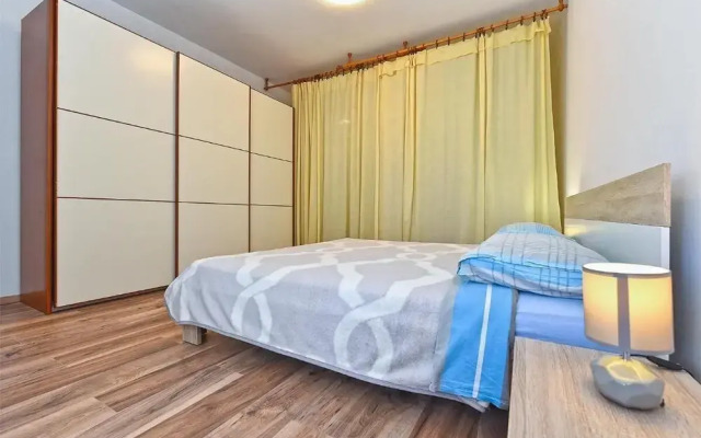 Stylish Family Retreat With Shared Pool