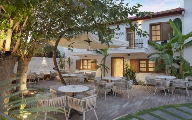 Mellow Blue Hotel