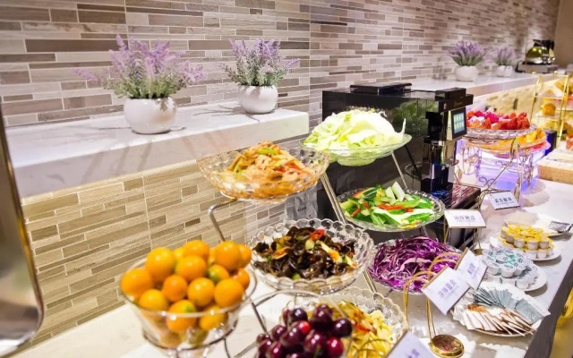 Lavande Hotel (Shenzhen Dongmen Shuibei Cuizhu Subway Station)