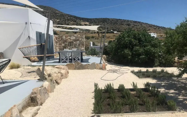 The Hedonist Square cycladic house with sea view